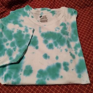 New handcrafted tie dye tshirt. Size 2XL/2TG, Hanes comfortsoft cotton
